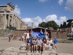 Our intrepid Titans pose on the VERY SPOT where Marc Antony utters his famous words, "Friends, Romans, countrymen, lend me your ears..."