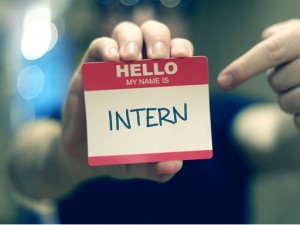 Photo of a Hello My Name Is badge with Intern written on it