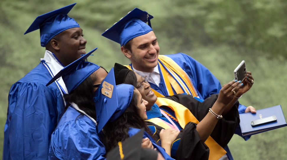 Dr. Williams takes selfie with SPC students